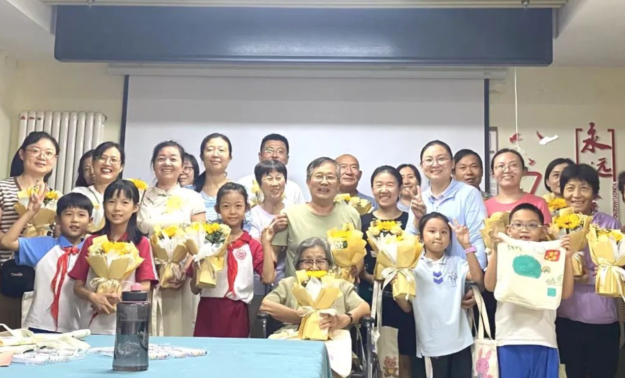 魯商服務(wù)舉辦教師節(jié)活動(dòng)，致敬辛勤園丁